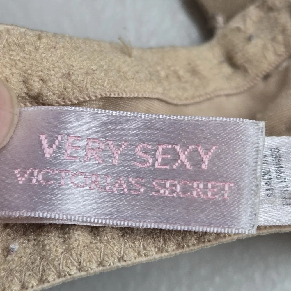 Victoria's Secret Women Bra 34D Beige Very Sexy Push Up Underwired READ
